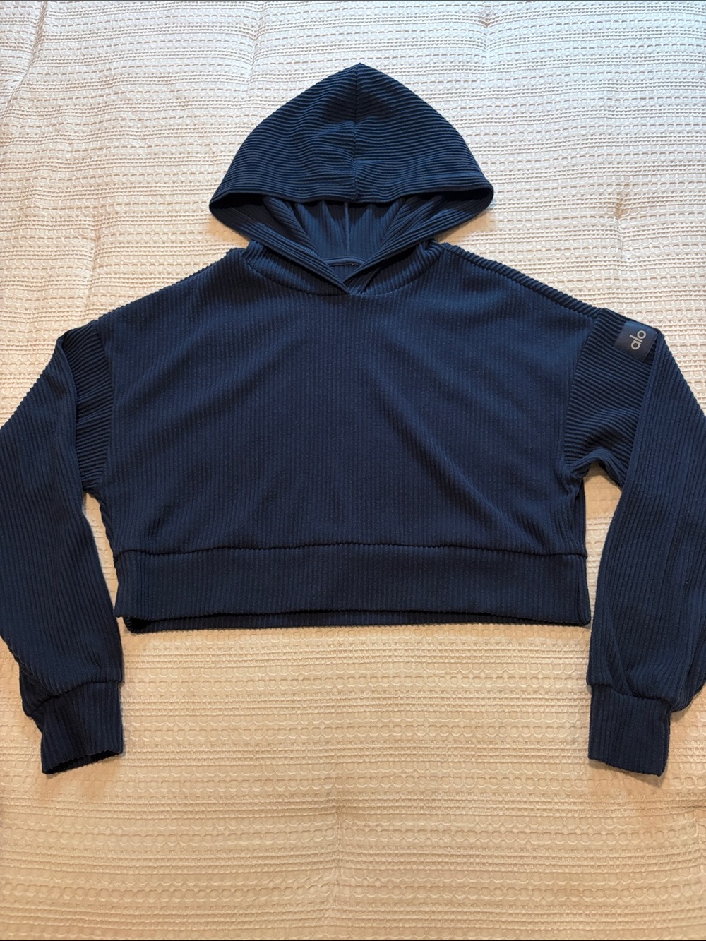 ALO Yoga Muse Women’s Ribbed Cropped Hoodie in Navy Blue